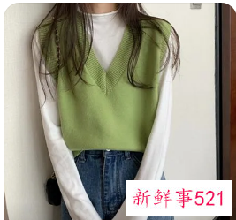 绿色毛衣背心配什么内搭