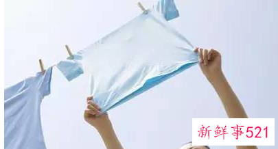 白色鞋子弄上茶渍怎么清洗