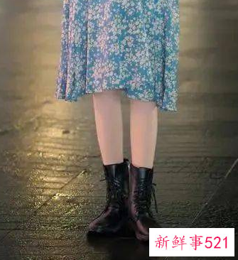 矮个子穿过膝裙配什么鞋子