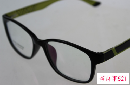 方脸男生适合戴什么眼镜框