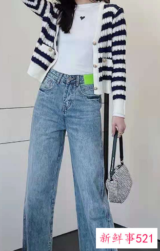 牛仔裤搭配什么样的上衣秋冬