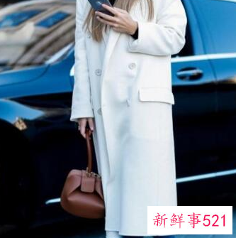 白色大衣里面搭配什么