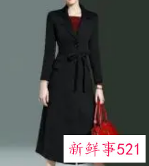 黑色丝绒连衣裙搭配什么外套好看