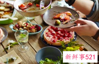 梦到自己吃饭吃很多