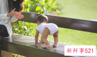 孩子抱起来不哭放下就哭