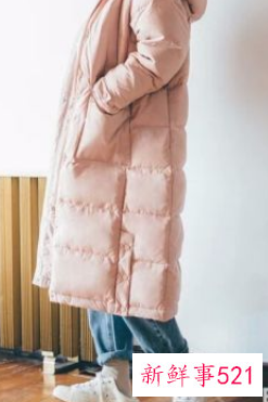 牛仔裤搭配什么样的上衣秋冬