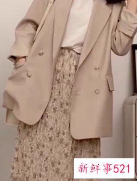 杏色裙子配什么上衣