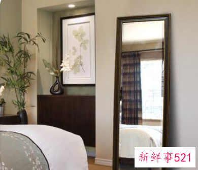 酒店的镜子对着床做什么用的