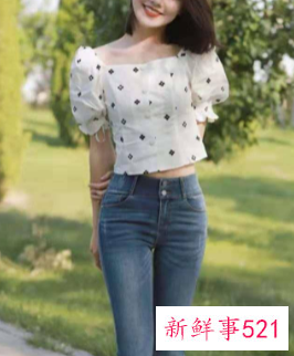 牛仔裤搭配什么样的上衣秋冬