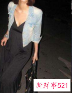 黑色丝绒连衣裙搭配什么外套好看