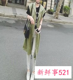 绿色毛衣背心配什么内搭