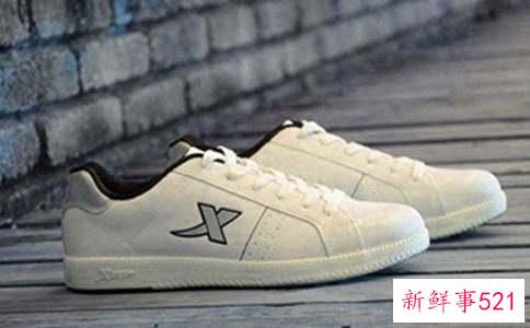 碎花连衣裙适合搭配什么鞋子