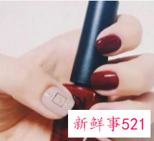 打麻将涂什么颜色指甲油