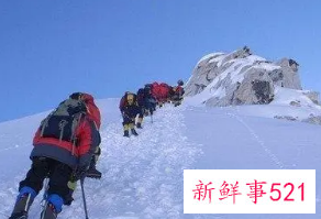 梦见下特大暴雪登上山顶