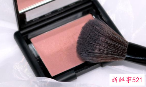 适合化妆初学者的化妆品有哪些