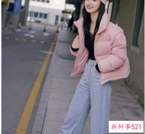 用浪漫甜美的芭蕾粉来滋润秋冬单调穿搭