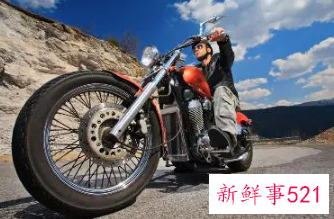 梦见骑摩托狂奔