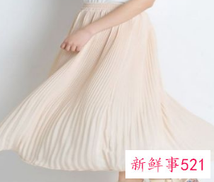 杏色裙子配什么上衣