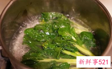 腊肠牛腩煲仔饭的做法