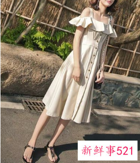 一字露肩连衣裙应该怎么穿