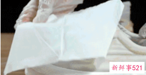 白色鞋子弄上茶渍怎么清洗