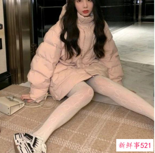 用浪漫甜美的芭蕾粉来滋润秋冬单调穿搭