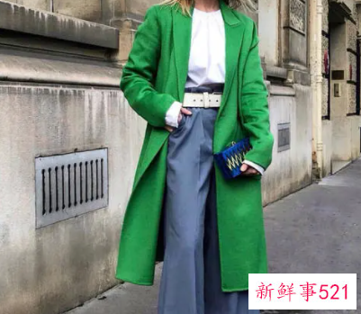 绿色大衣里面应该怎么搭配