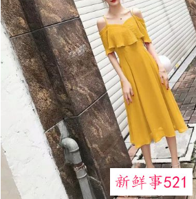 一字露肩连衣裙应该怎么穿