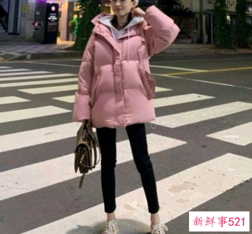 用浪漫甜美的芭蕾粉来滋润秋冬单调穿搭