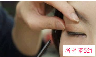 新手怎样画眼线