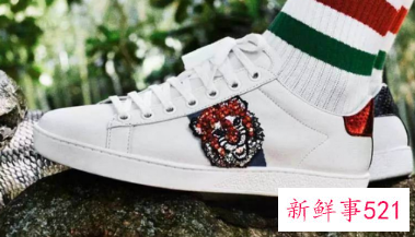 白色鞋子弄上茶渍怎么清洗