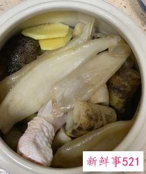 海参和花胶炖鸡汤的做法