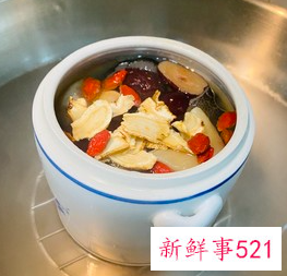 海参和花胶炖鸡汤的做法