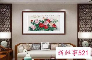 客厅装什么字画好看