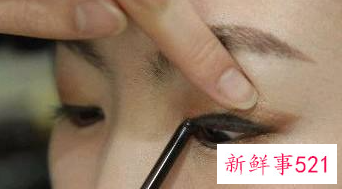 新手怎样画眼线