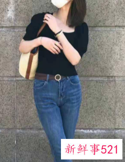 牛仔裤搭配什么样的上衣秋冬