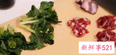 腊肠牛腩煲仔饭的做法