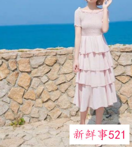 一字露肩连衣裙应该怎么穿