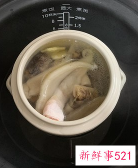 海参和花胶炖鸡汤的做法