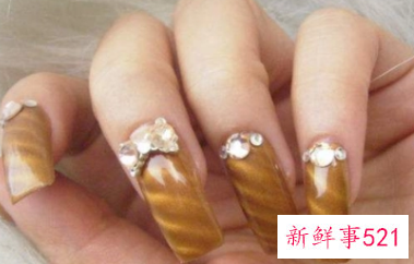 光疗甲片怎么卸掉