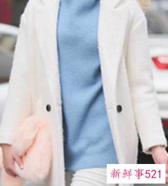 白色大衣里面搭配什么
