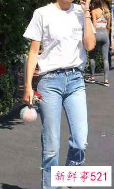 你穿什么颜色的衣服