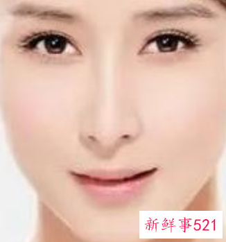 如何化妆显得脸圆润呢