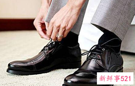 皮鞋怎么搭配袜子