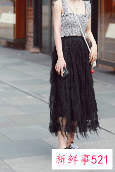 矮个子穿过膝裙配什么鞋子