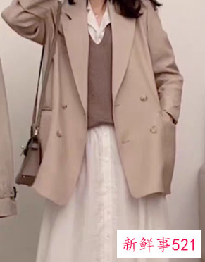 杏色裙子配什么上衣