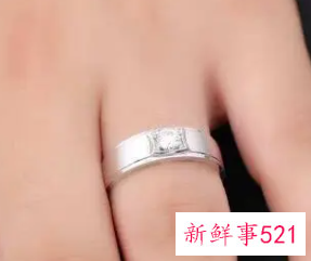 刚谈恋爱就送戒指的男生