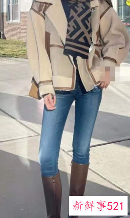 牛仔裤搭配什么样的上衣秋冬