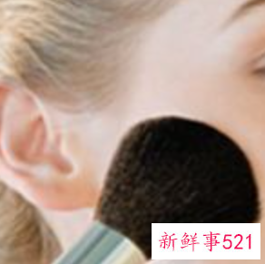 如何化妆显得脸圆润呢