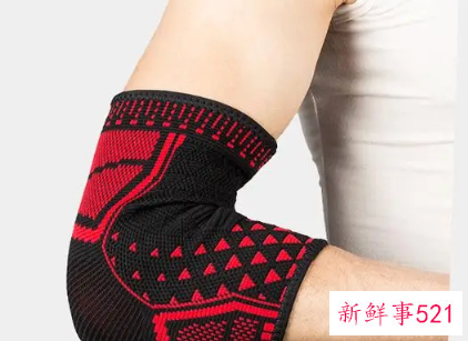 护肘套中间有一个洞吗